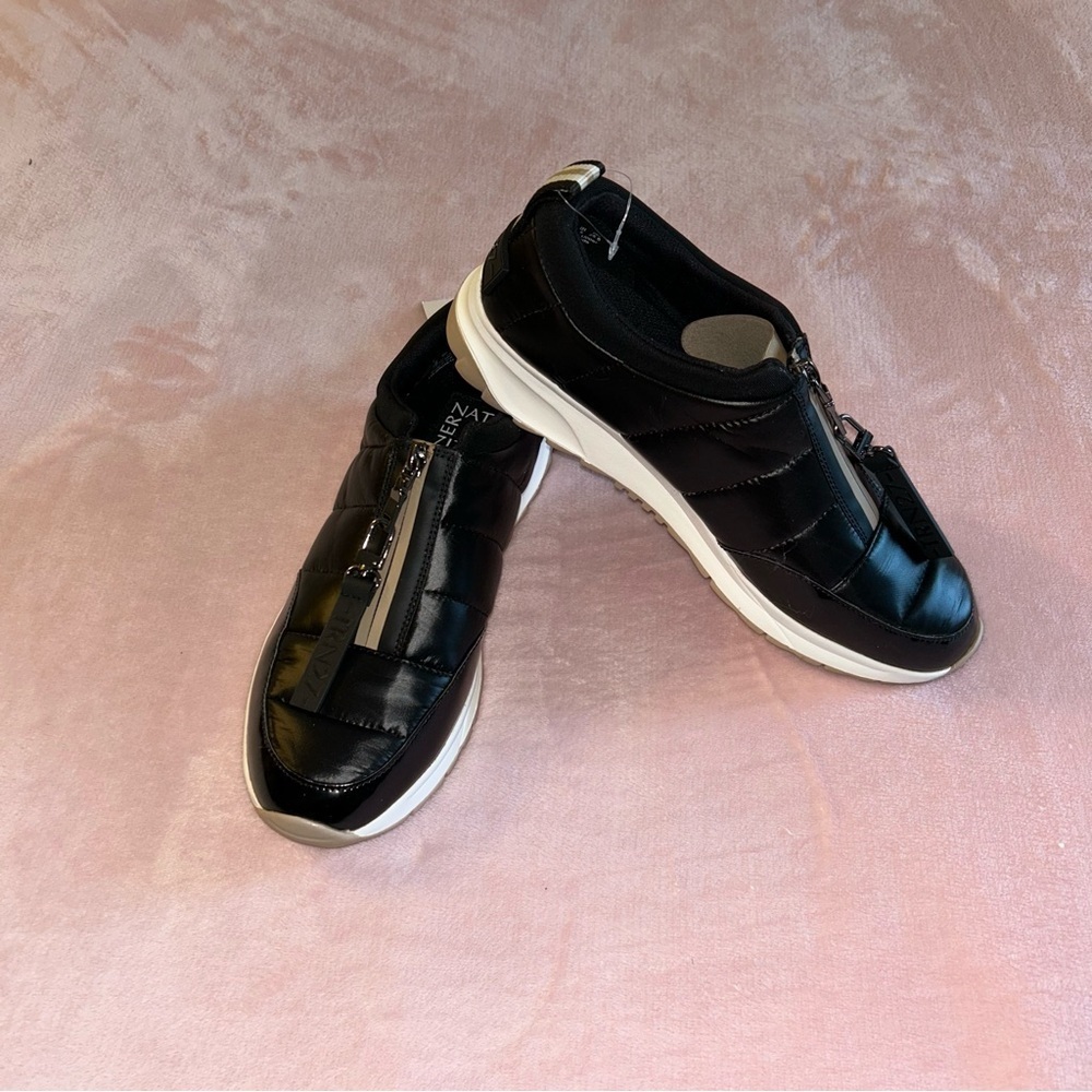 Naturalizers black low breakaway front zip water resistant sneakers size 9.5